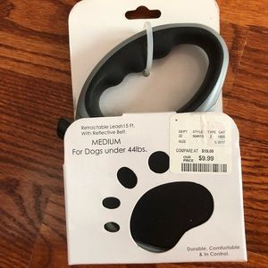 Retractable leash for medium dogs, never used